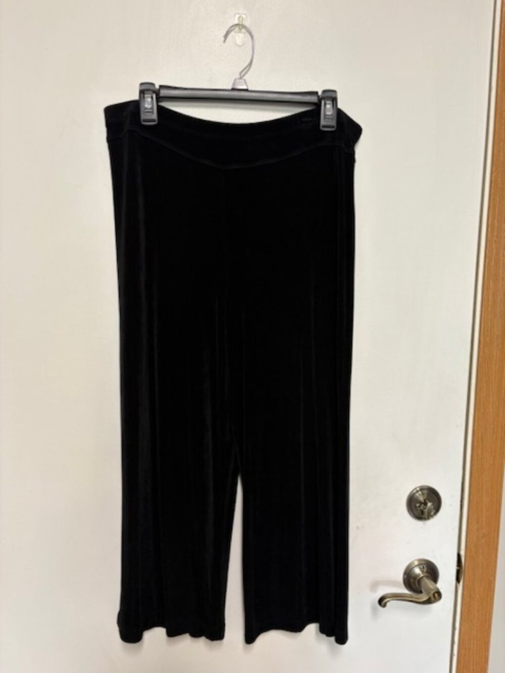 Coldwater Creek Womens Black Wide Leg Pull-On Slinky Travel Capri Pants. Sz. PL